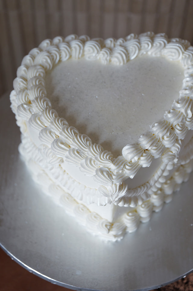 Online Cake Order - Traditional Heart #414Featured