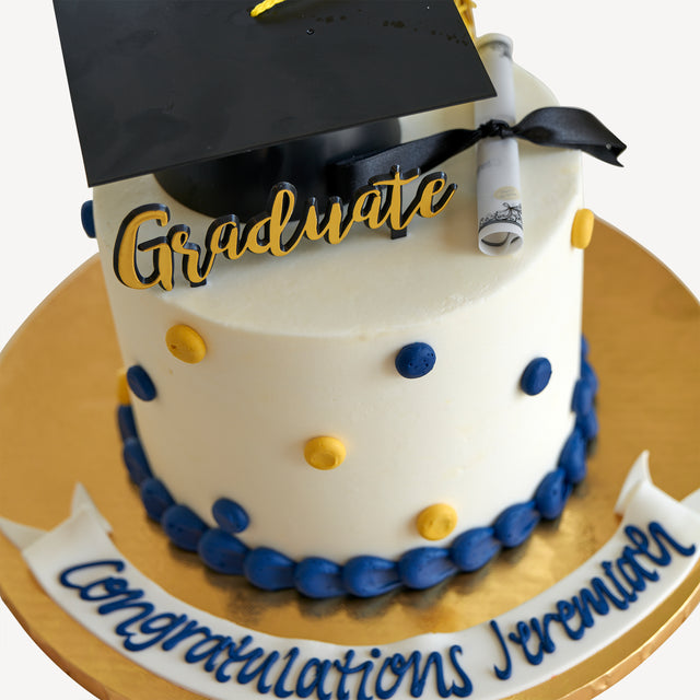 Simple Graduation Cake | escapeauthority.com